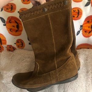 Minnetonka moccasin suede boots